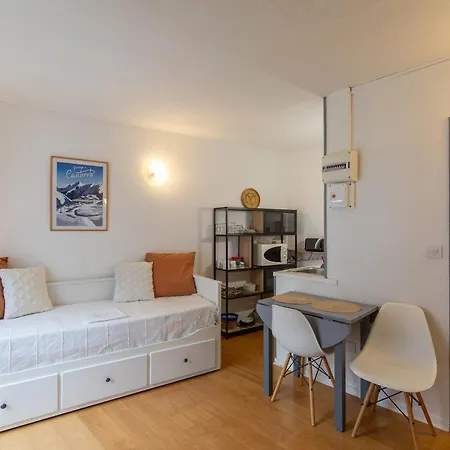 Apartment En Hyper Centre, Au Pied Des Telecabines, Calme Avec Un Acces Aux Bains Du Rocher Par Jour Pour Personne Seulement Compose D Un Salon Ouvert Sur La Cuisine Et D Salle D Eau Cauterets